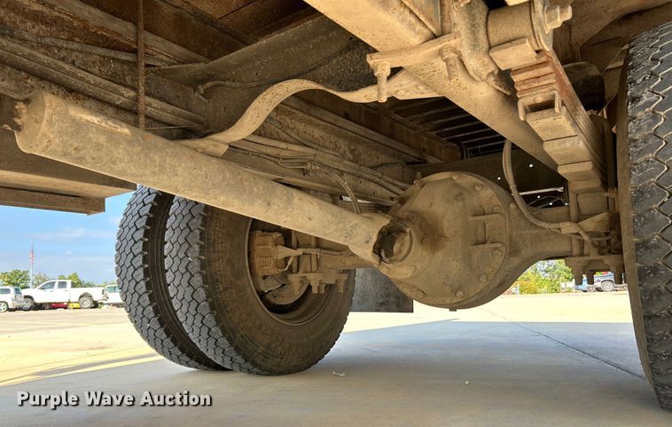 image for item NL9574 2000 GMC C6500  flatbed truck