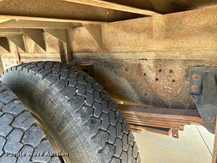 image for item NL9574 2000 GMC C6500  flatbed truck