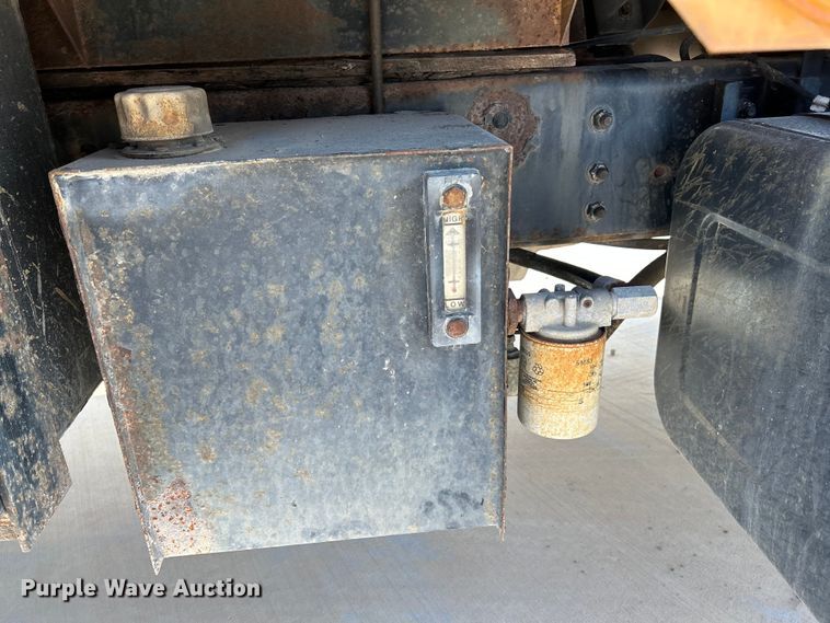 image for item NL9574 2000 GMC C6500  flatbed truck