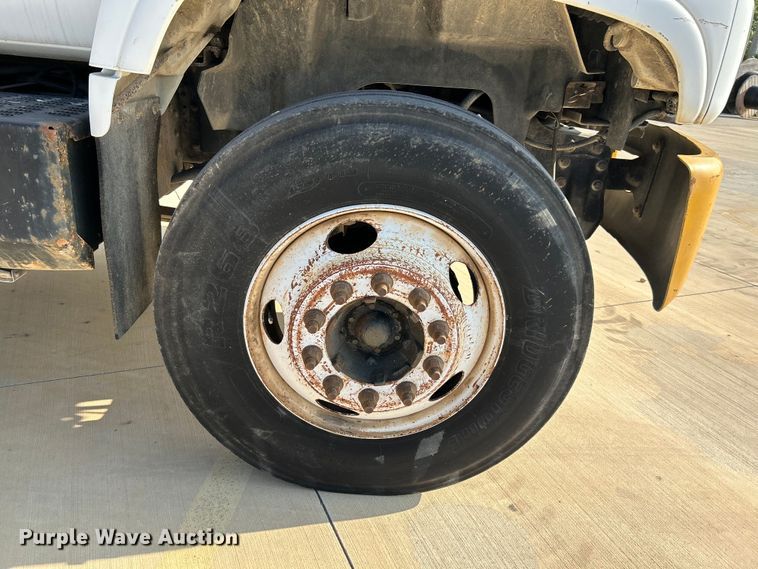 image for item NL9574 2000 GMC C6500  flatbed truck