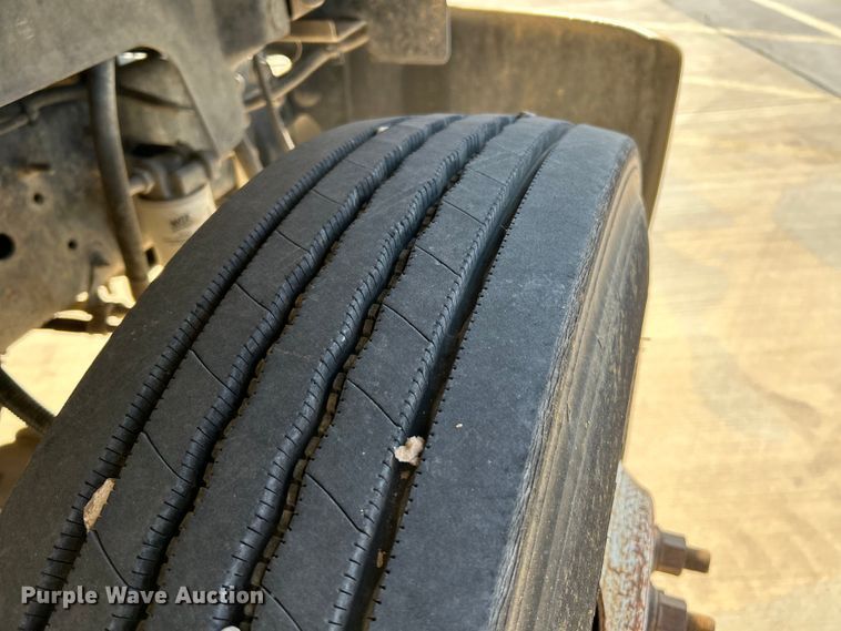 image for item NL9574 2000 GMC C6500  flatbed truck