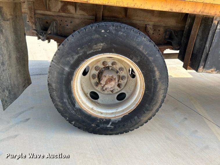 image for item NL9574 2000 GMC C6500  flatbed truck