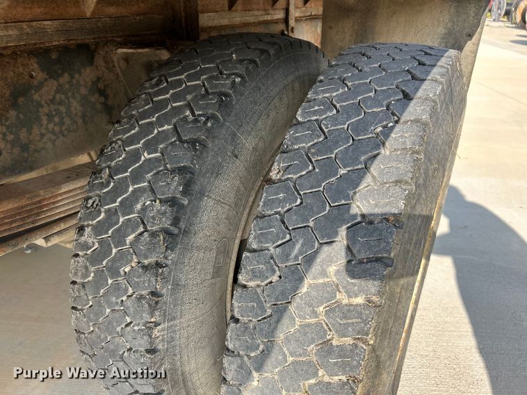 image for item NL9574 2000 GMC C6500  flatbed truck