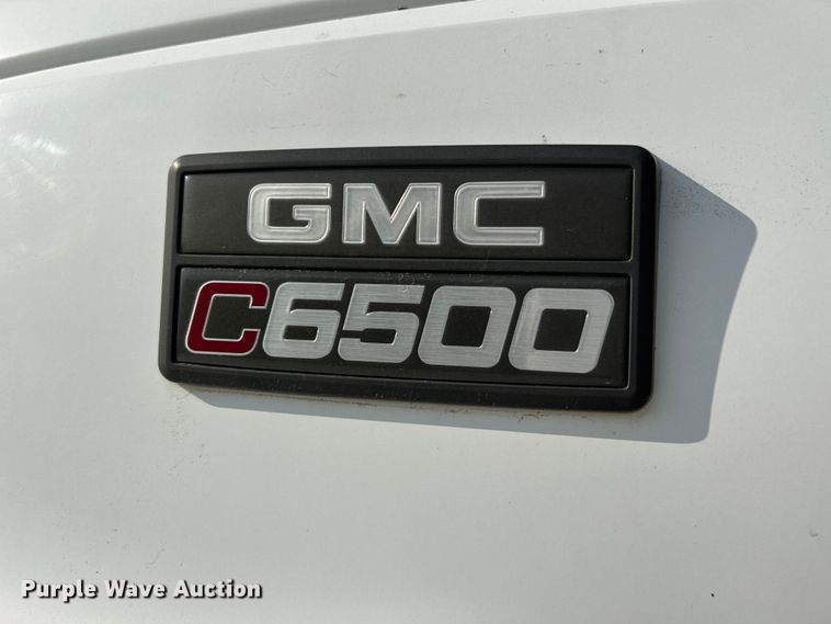 image for item NL9574 2000 GMC C6500  flatbed truck