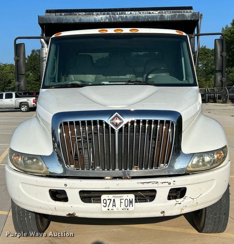 image for item NL9575 2003 International 4200  dump truck