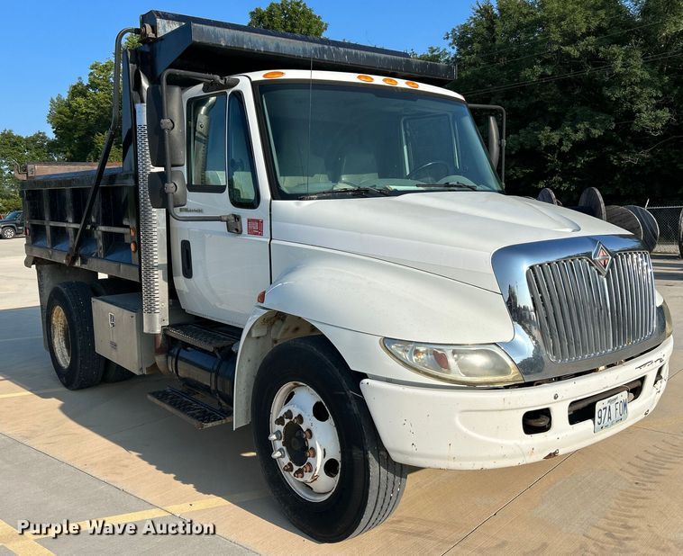 image for item NL9575 2003 International 4200  dump truck