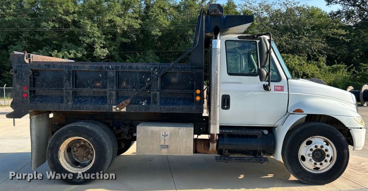 image for item NL9575 2003 International 4200  dump truck
