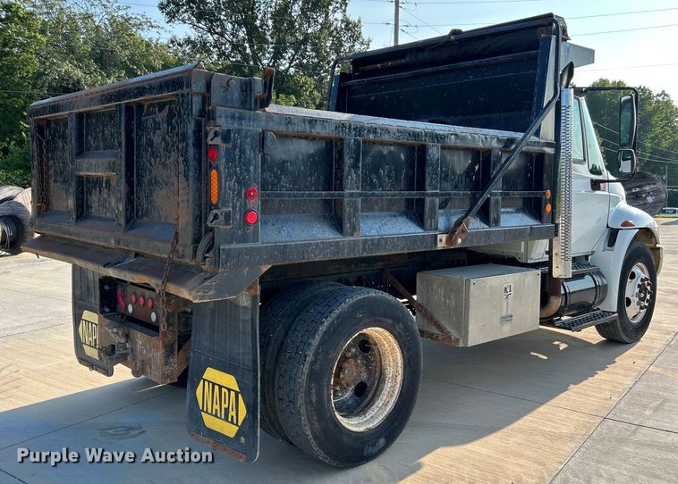 image for item NL9575 2003 International 4200  dump truck
