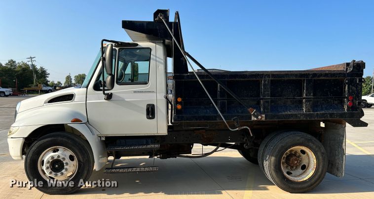 image for item NL9575 2003 International 4200  dump truck