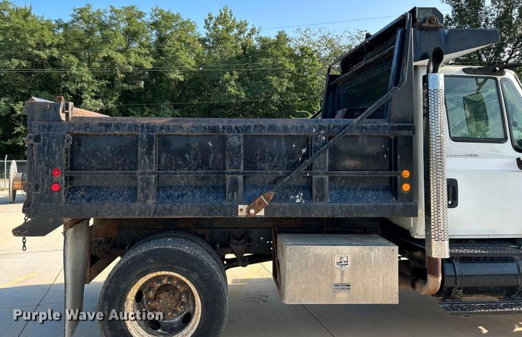 image for item NL9575 2003 International 4200  dump truck