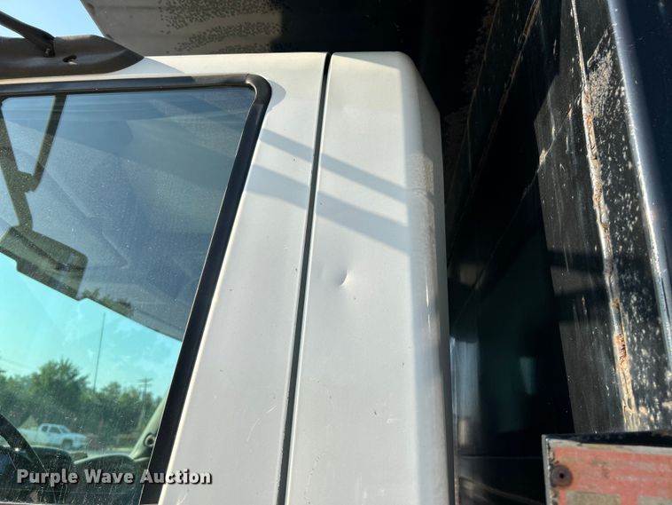 image for item NL9575 2003 International 4200  dump truck