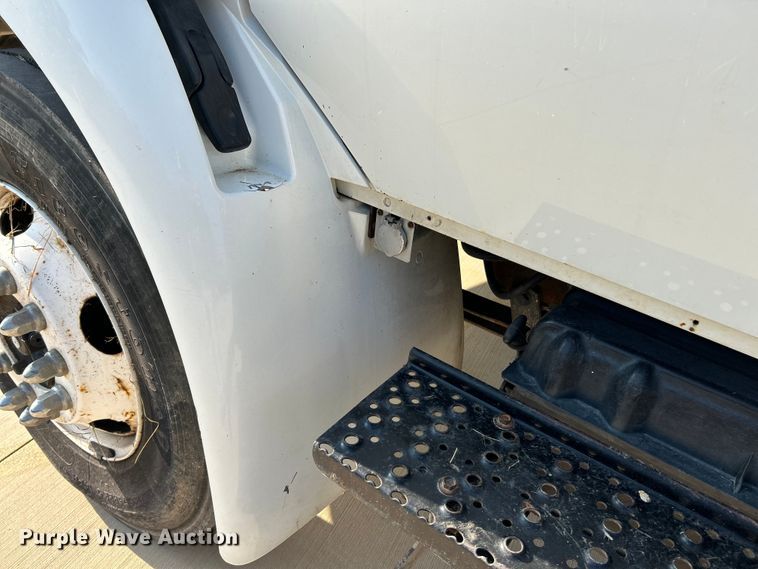 image for item NL9575 2003 International 4200  dump truck