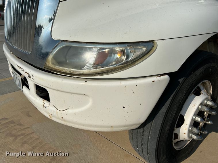 image for item NL9575 2003 International 4200  dump truck