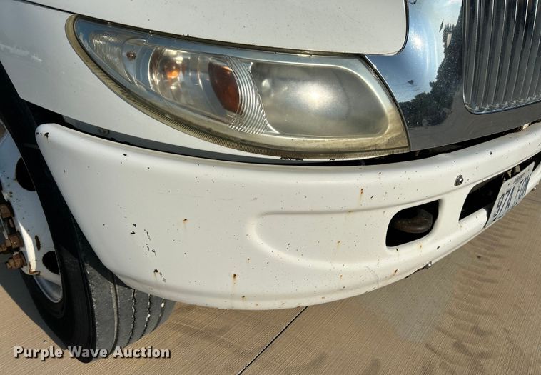 image for item NL9575 2003 International 4200  dump truck