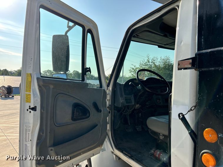 image for item NL9575 2003 International 4200  dump truck