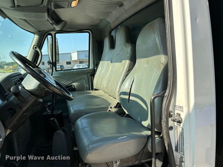 image for item NL9575 2003 International 4200  dump truck