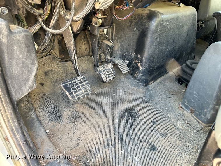 image for item NL9575 2003 International 4200  dump truck