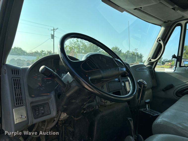 image for item NL9575 2003 International 4200  dump truck