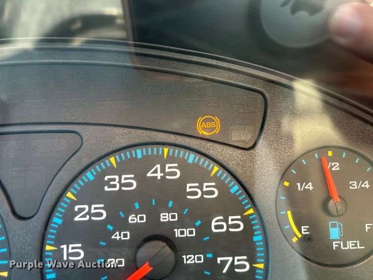 image for item NL9575 2003 International 4200  dump truck