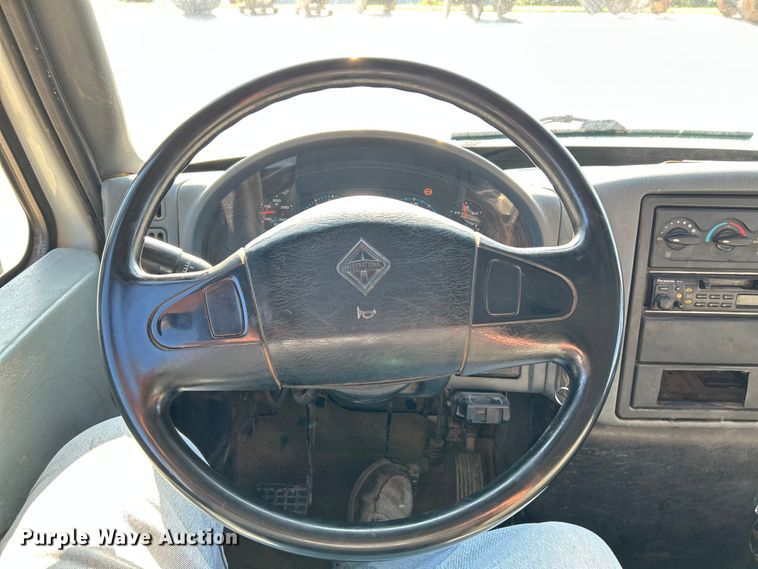 image for item NL9575 2003 International 4200  dump truck