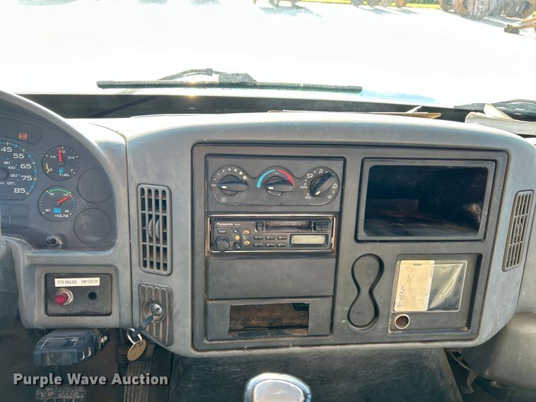 image for item NL9575 2003 International 4200  dump truck