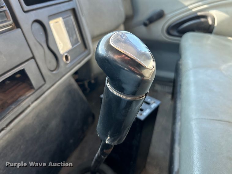 image for item NL9575 2003 International 4200  dump truck