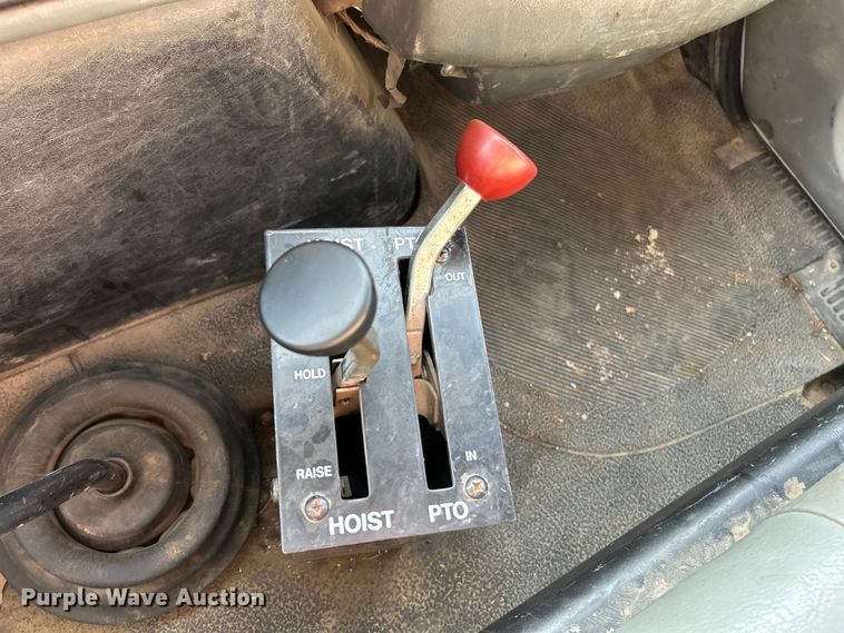 image for item NL9575 2003 International 4200  dump truck