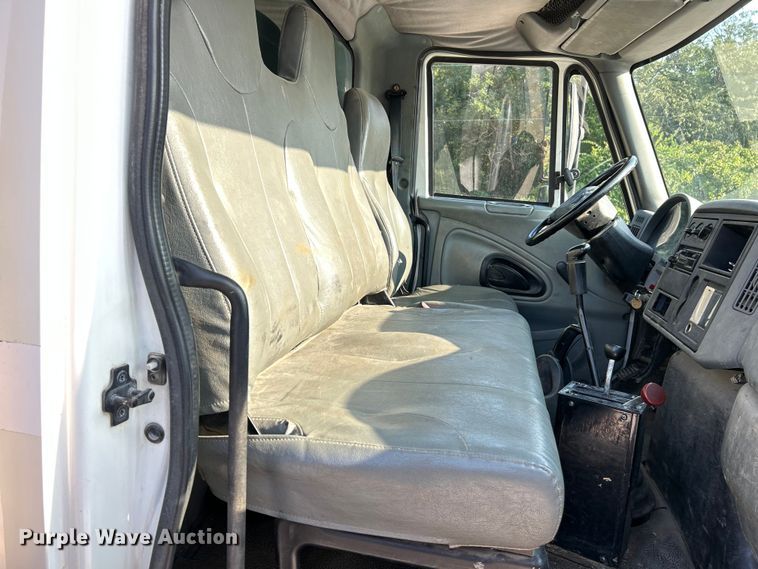 image for item NL9575 2003 International 4200  dump truck