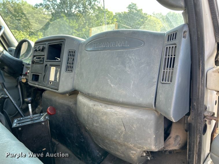 image for item NL9575 2003 International 4200  dump truck