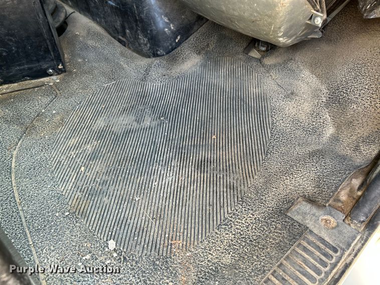 image for item NL9575 2003 International 4200  dump truck