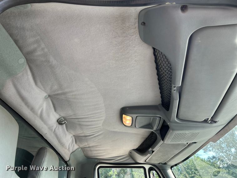 image for item NL9575 2003 International 4200  dump truck