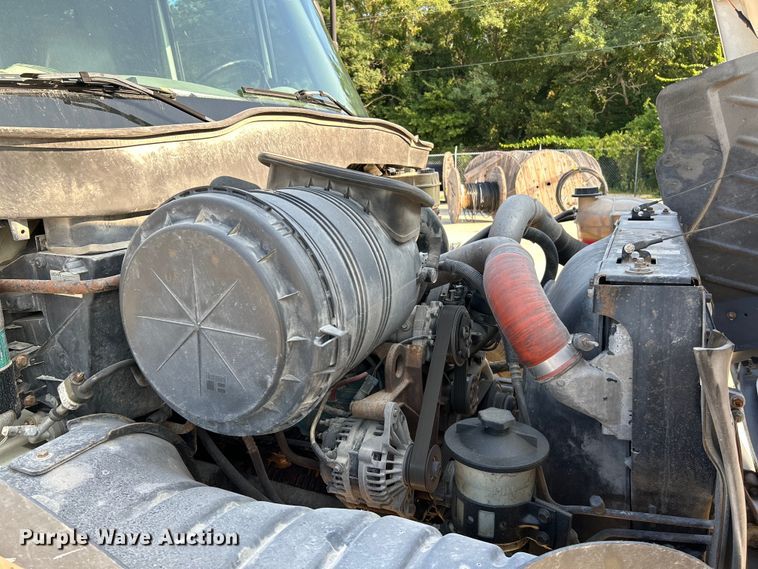 image for item NL9575 2003 International 4200  dump truck