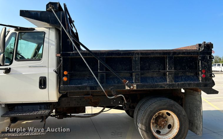 image for item NL9575 2003 International 4200  dump truck