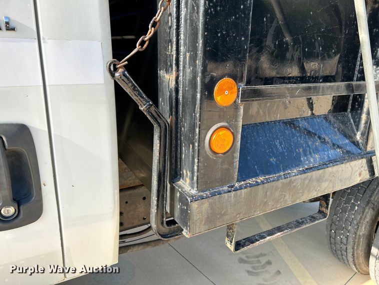 image for item NL9575 2003 International 4200  dump truck