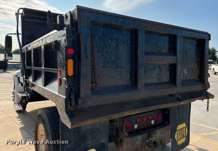 image for item NL9575 2003 International 4200  dump truck