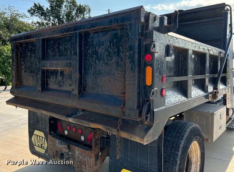 image for item NL9575 2003 International 4200  dump truck