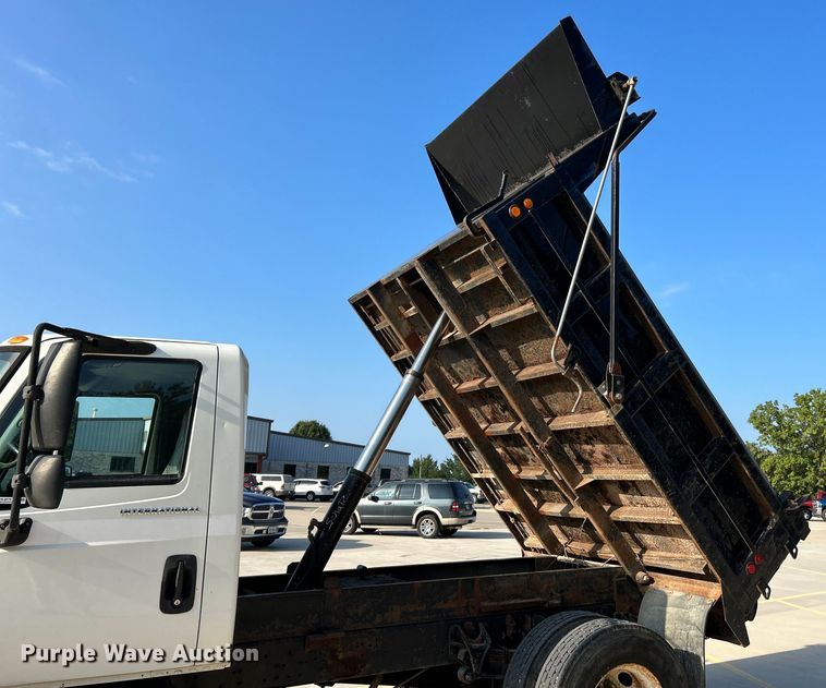 image for item NL9575 2003 International 4200  dump truck