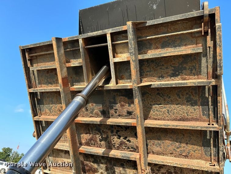 image for item NL9575 2003 International 4200  dump truck