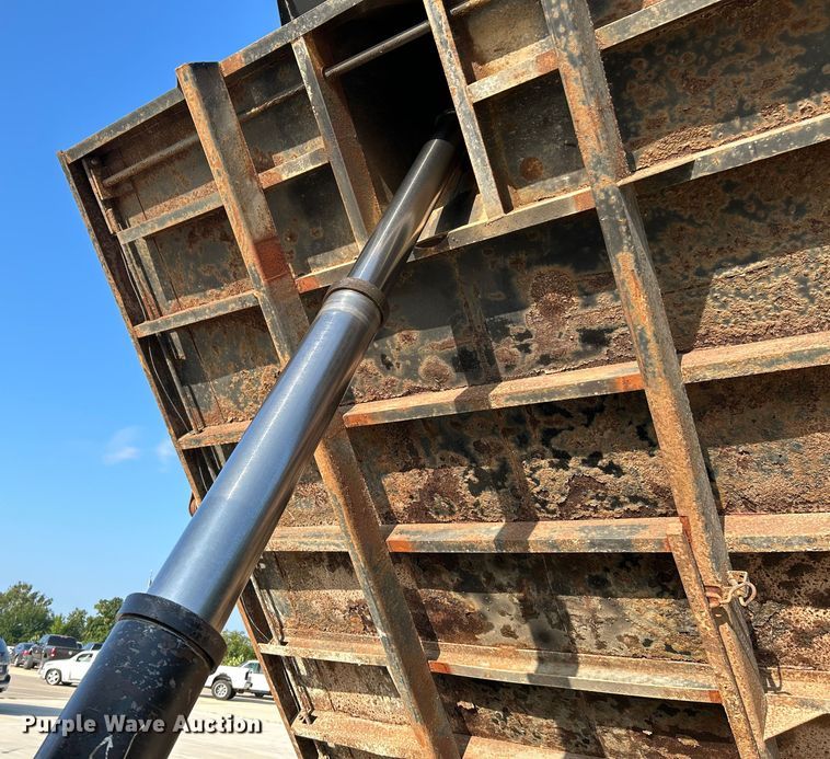 image for item NL9575 2003 International 4200  dump truck