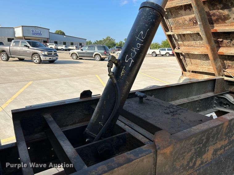 image for item NL9575 2003 International 4200  dump truck