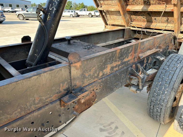 image for item NL9575 2003 International 4200  dump truck