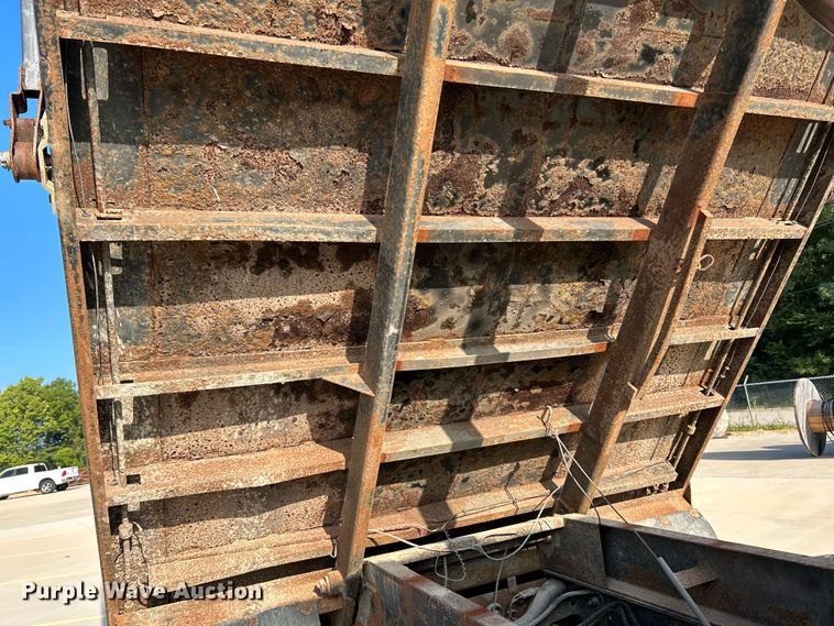 image for item NL9575 2003 International 4200  dump truck