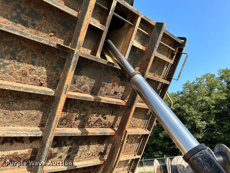 image for item NL9575 2003 International 4200  dump truck