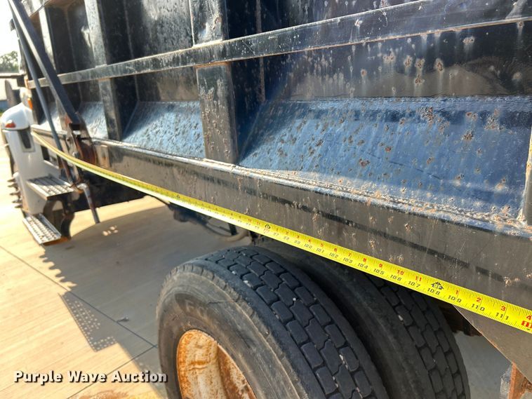 image for item NL9575 2003 International 4200  dump truck