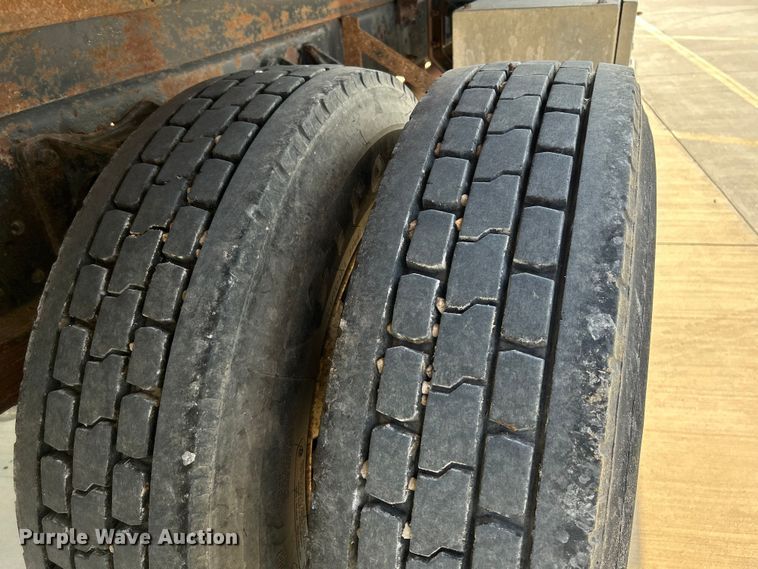 image for item NL9575 2003 International 4200  dump truck