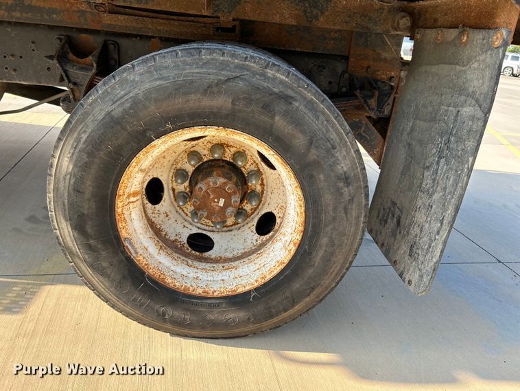 image for item NL9575 2003 International 4200  dump truck