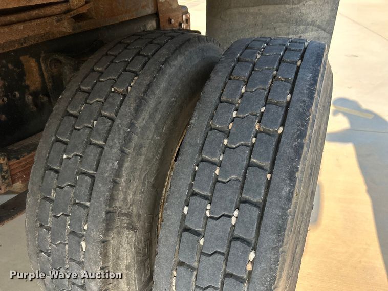 image for item NL9575 2003 International 4200  dump truck