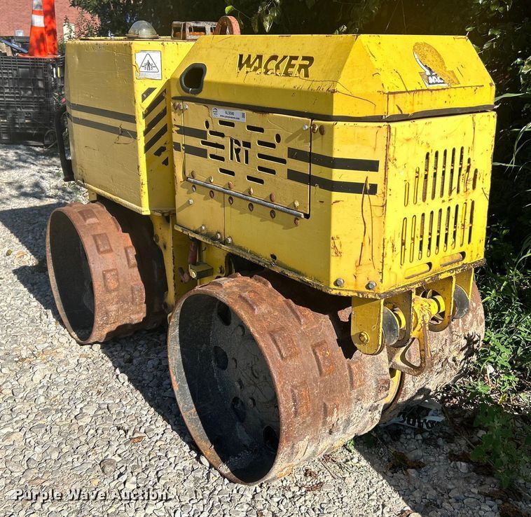 image for item NL9590 2002 Wacker RT820  trench compactor