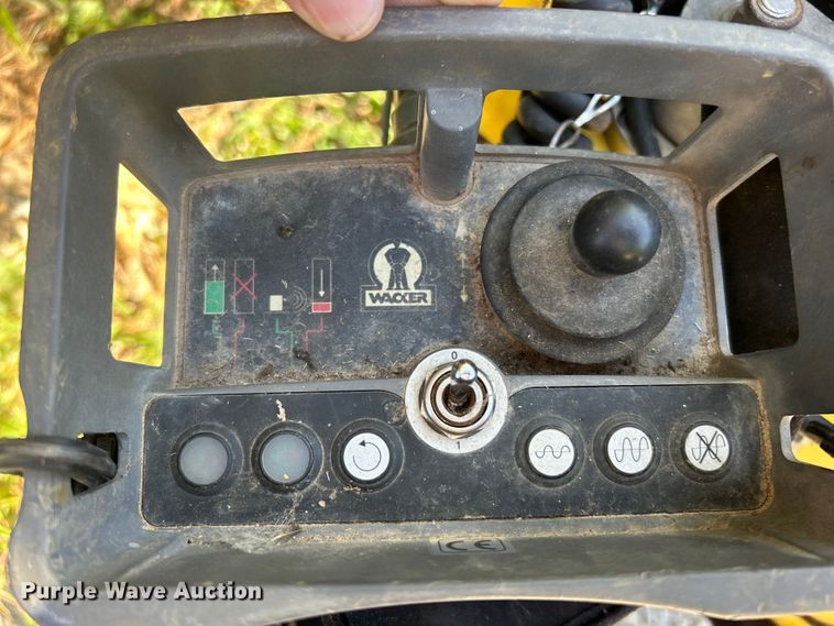 image for item NL9590 2002 Wacker RT820  trench compactor