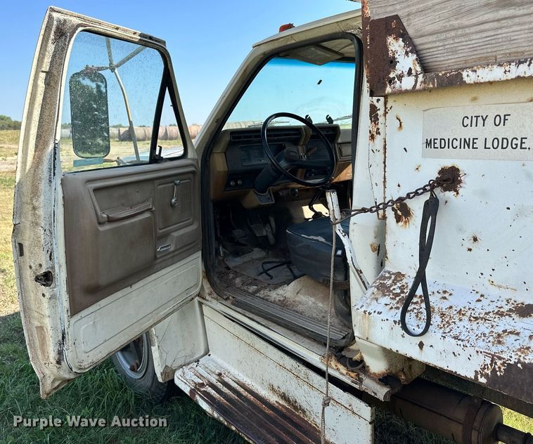 image for item NP9460 1980 Ford  dump truck